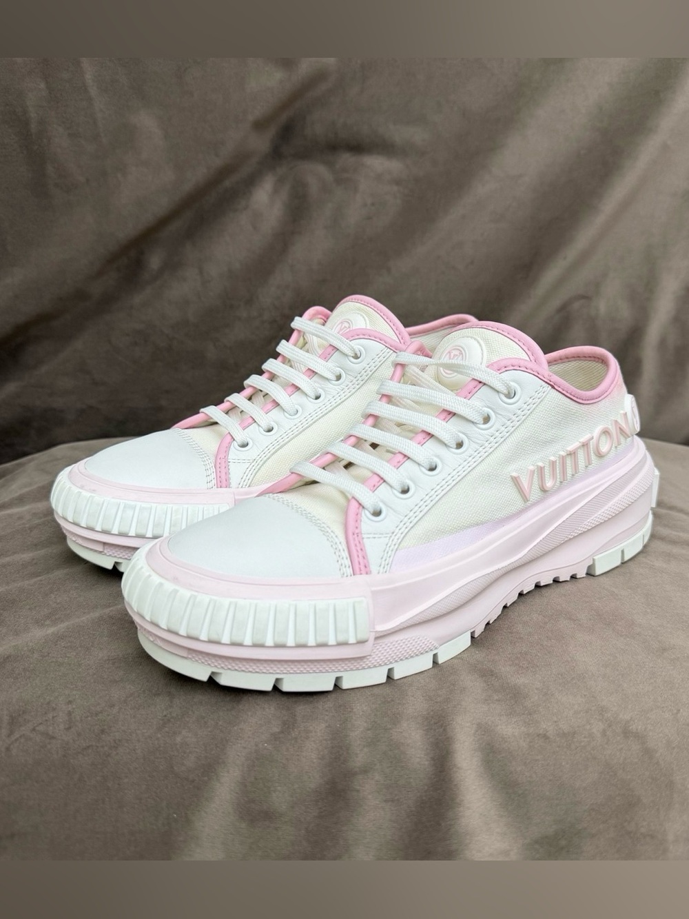 Louis Vuitton White Sneakers with Soft Pink Trim